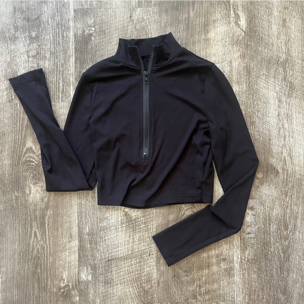 Black long sleeve crop top